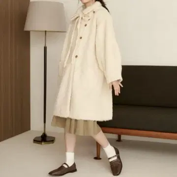 moi tytto 탈부착 리본 포함 샤기 미디 기장 코트