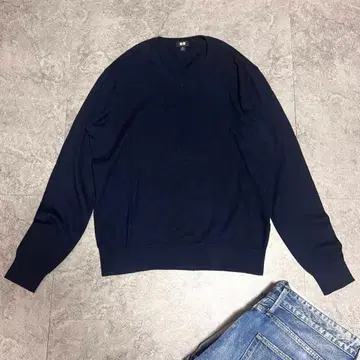 새상품급 UNIQLO 네이비 캐시미어 V넥 스웨터 M