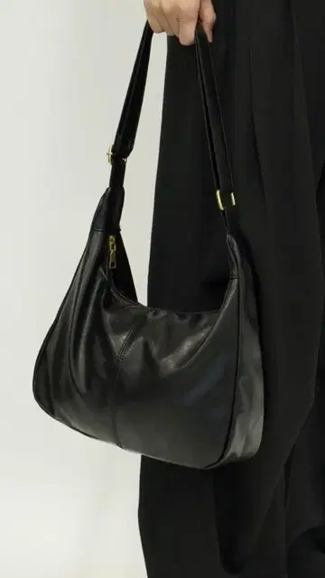 Chikashitsu+ vegan leather cross bag
