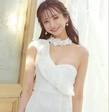Tika 화이트 원숄더 미니 드레스
