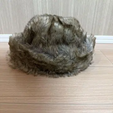 브라운 퍼 플라이트 캡