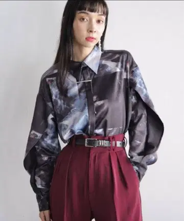 HARE 스톤 아트 프릴 셔츠