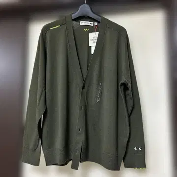 유니클로 & 아냐 힌드마치 콜라보 가디건