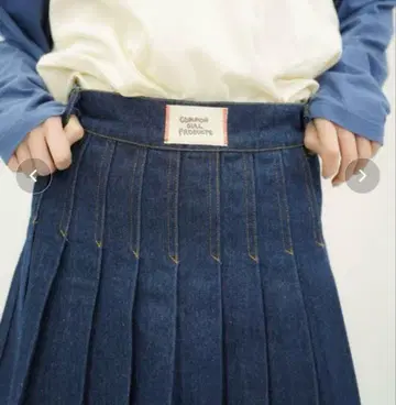 common gull products. 도시의 데님 플리츠 스커트