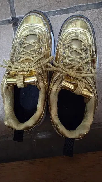 FILA 디스럽터 2 골드 러쉬 / 통굽 스니커즈