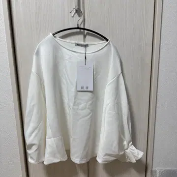 화이트 벌룬 슬리브 긴팔 상의