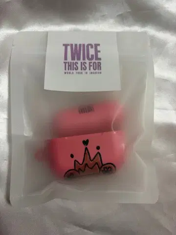TWICE THIS IS FOR 서울콘 모모 AirPods 케이스