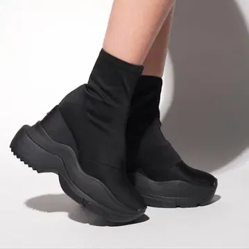 TOKYO BLACK DOUBLE SNEAKER SHORT BOOTS
