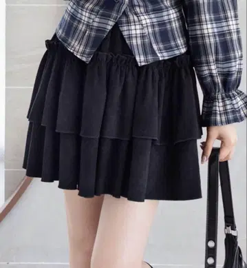 프릴 달린 블랙 미니 스커트