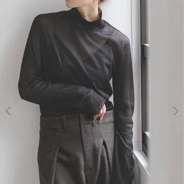 [ 새상품급 ] NOBLE 시어 스키니 하이넥 TOPS 블랙