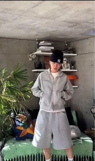 카츠키 군 착용 sweats COZY TRACK JACKET - GREY