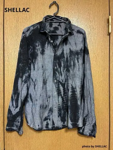 SHELLAC 타이 다이 염색 디자인 셔츠.