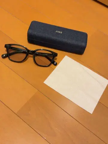 JINS 블랙 프레임 안경