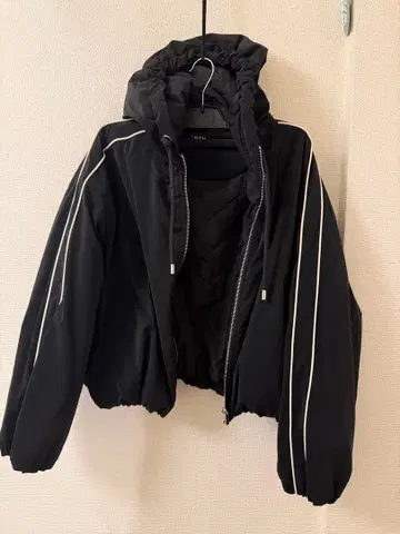 ZARA 블랙 다운 자켓 L 사이즈