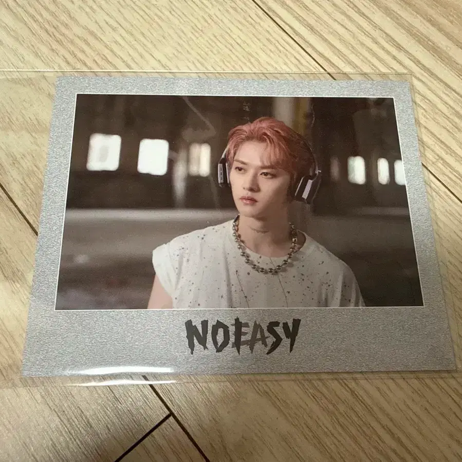 SKZ NOEASY Synnara pre-order benefit fake polaroid Lee Know Stray Kids noeasy