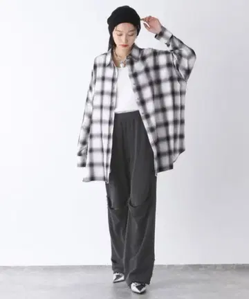 JEANASIS 지나시스 데미지 슬릿 우라케 팬츠 맨투맨