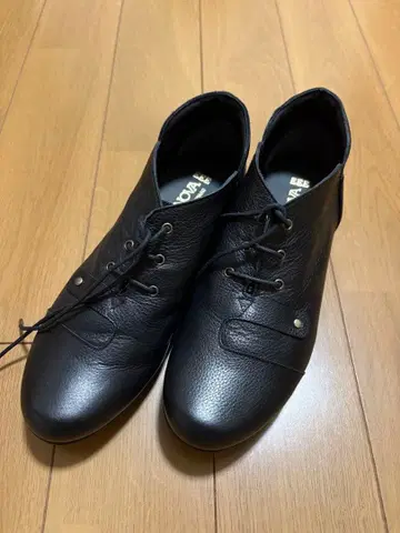 가죽 블랙 레이스업 신발