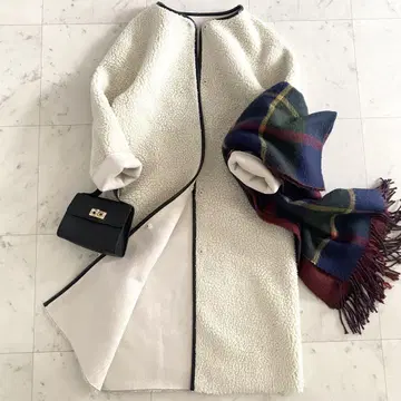 새상품급 파피요네 PAPILLONNER 리버서블 노카라 보아 코트