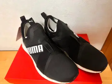 PUMA 블랙 스니커즈