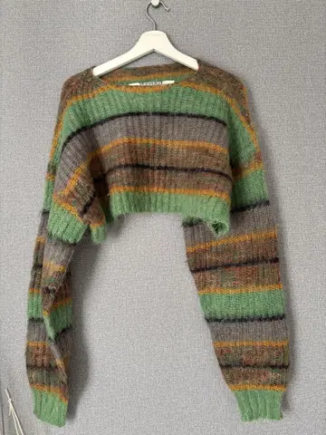 PERVERZE 크롭 니트 스웨터