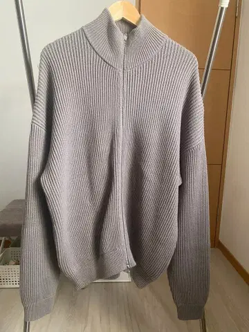 그레이 리브 지퍼 스웨터