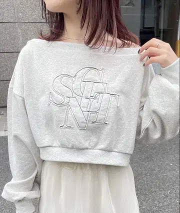 mline 오프숄더 로고 맨투맨