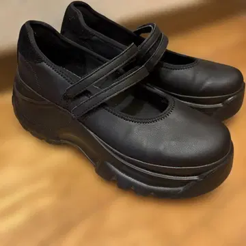 ZARA 블랙 스트랩 스니커즈 38