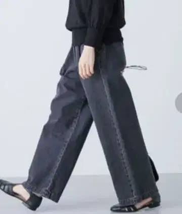 미사용 새상품 택 포함 카구레 페이드 데님 이지 팬츠 블랙