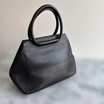 오무 오사무 마에다 핸드백 블랙 부드러운 세련된 블랙 천연 가죽 자립