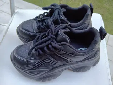 ORTR 볼륨 밑창 라메 스니커즈 23.5cm 블랙