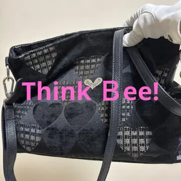 하트 무늬 숄더백 블랙