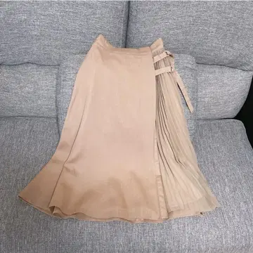 프로포션 바디 드레싱 사이드 플리츠 스커트 베이지