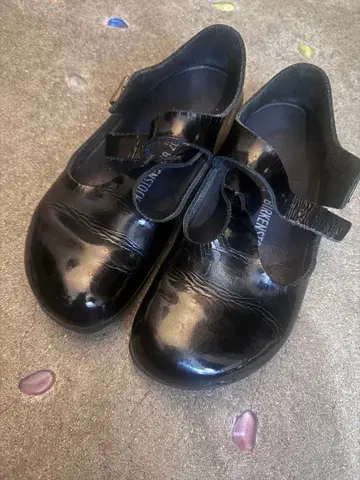 BIRKENSTOCK 블랙 에나멜 플랫슈즈 37