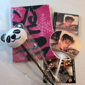 2PM JUN.K 어깨 마사지기, 머플러 타월, CD, 부채