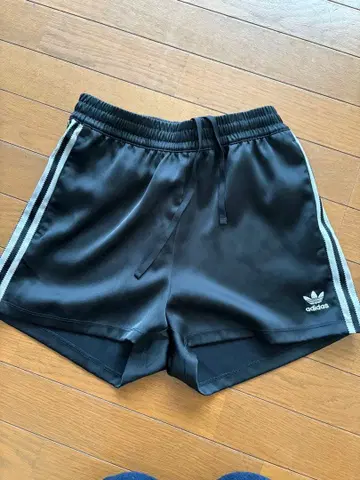 adidas 하프 팬츠 새틴
