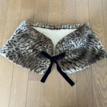 쉽스 레오파드 무늬 퍼 숄 블랙 벨로아 리본