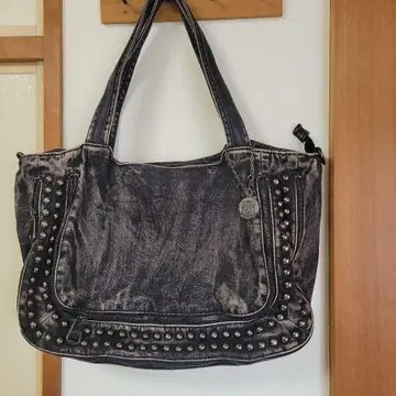 스터드 장식 다크 그레이 토트백