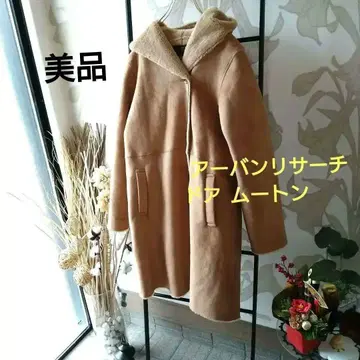 어반 리서치 도어스 베이지 페이크 무스탕 후드 부착 롱 코트 카멜