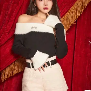 다리치 포인트 샤기 오프숄더 니트탑 (블랙)