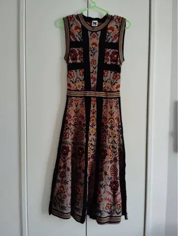 미쏘니 꽃무늬 슬리브리스 원피스