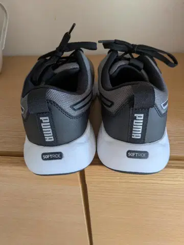 PUMA SOFTRIDE 그레이 스니커즈