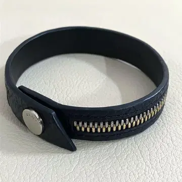 WANT Les Essentiels 가죽 지퍼 팔찌
