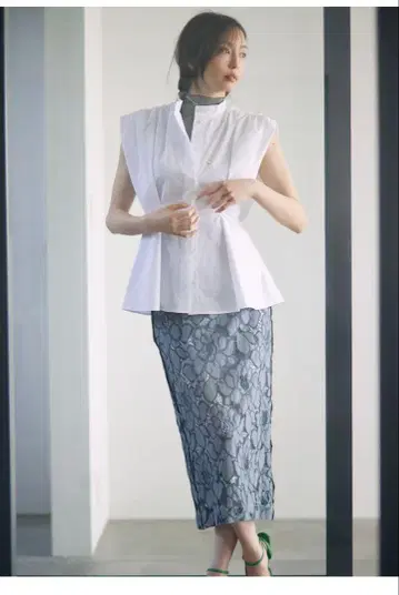FRAY I.D 레이스 타이트 스커트