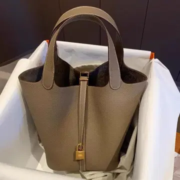 새상품 큐브 백 소가죽 고급 버킷백