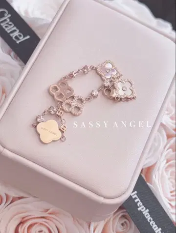 새상품 SASSY ANGEL 클로버 쉘 팔찌
