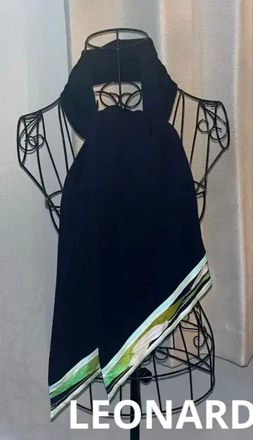 레오나르 실크 네이비 꽃무늬 스톨 숄 머플러