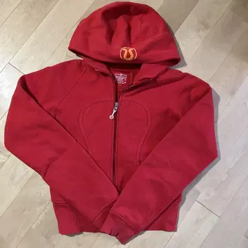 lululemon athletica 레드 후드티 사이즈 6