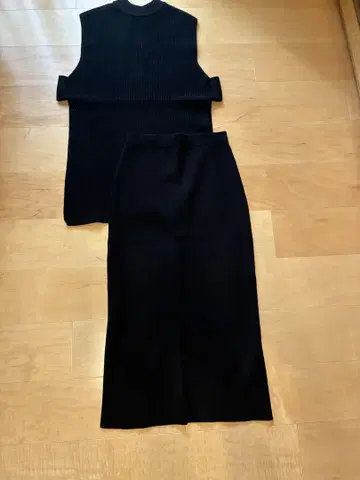 블랙 리브 스커트 셋업