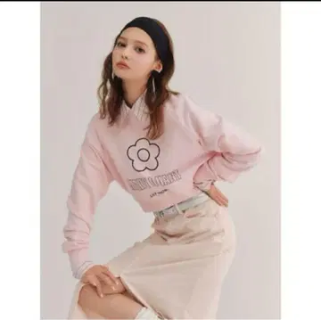LILY BROWN x MARY QUANT 데이지 크롭 맨투맨 핑크