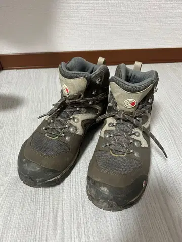 CARVAN 등산화 카키 양말 포함